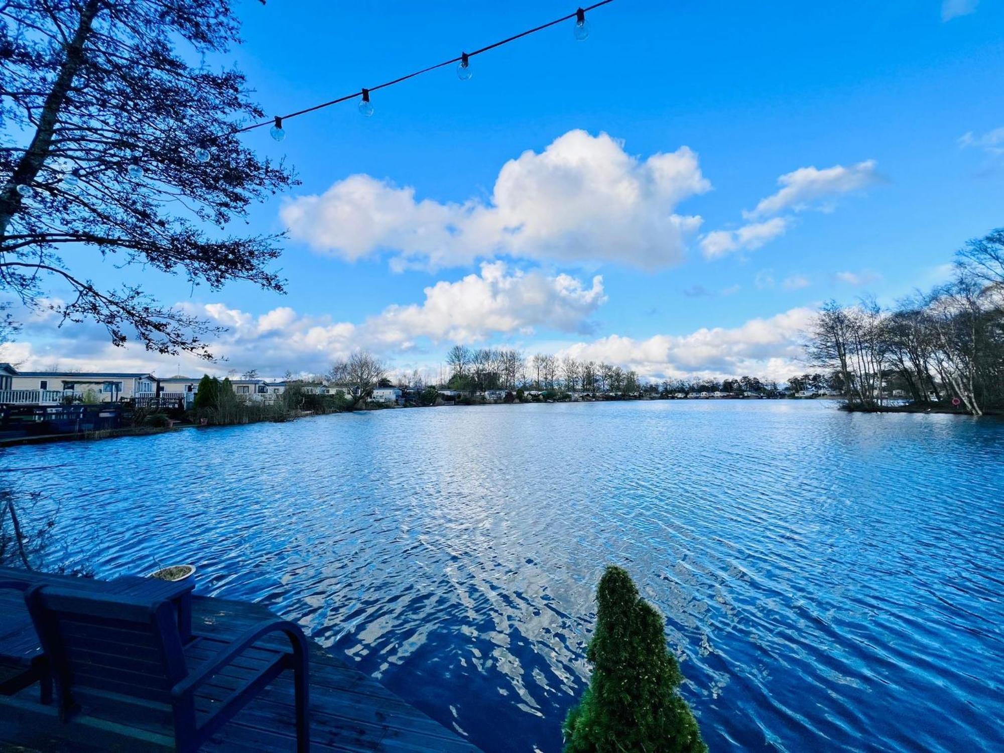 Lakeside Dorchester Lodge - Hot Tub With Fishing Peg Таттершолл Экстерьер фото