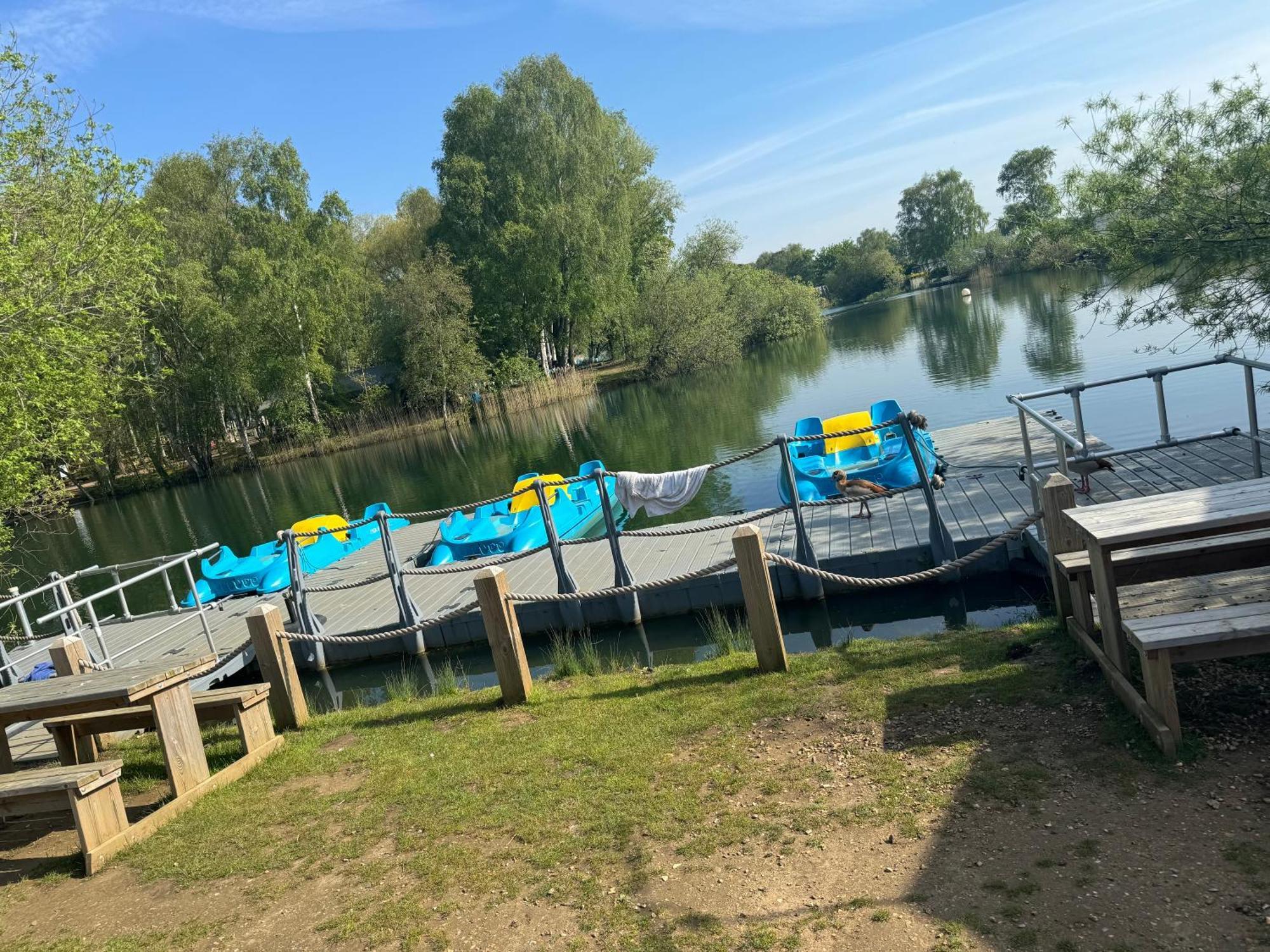 Lakeside Dorchester Lodge - Hot Tub With Fishing Peg Таттершолл Экстерьер фото