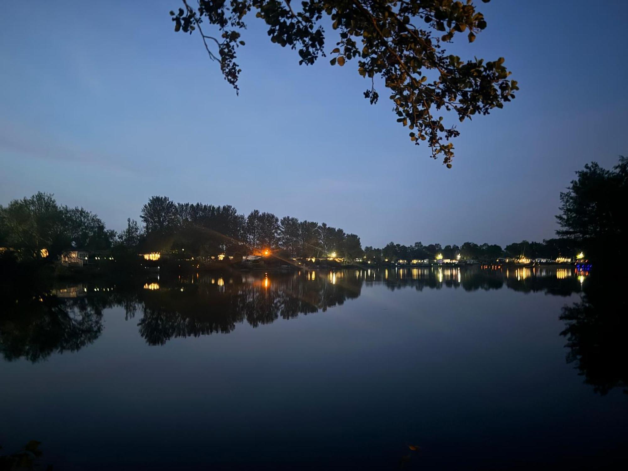 Lakeside Dorchester Lodge - Hot Tub With Fishing Peg Таттершолл Экстерьер фото