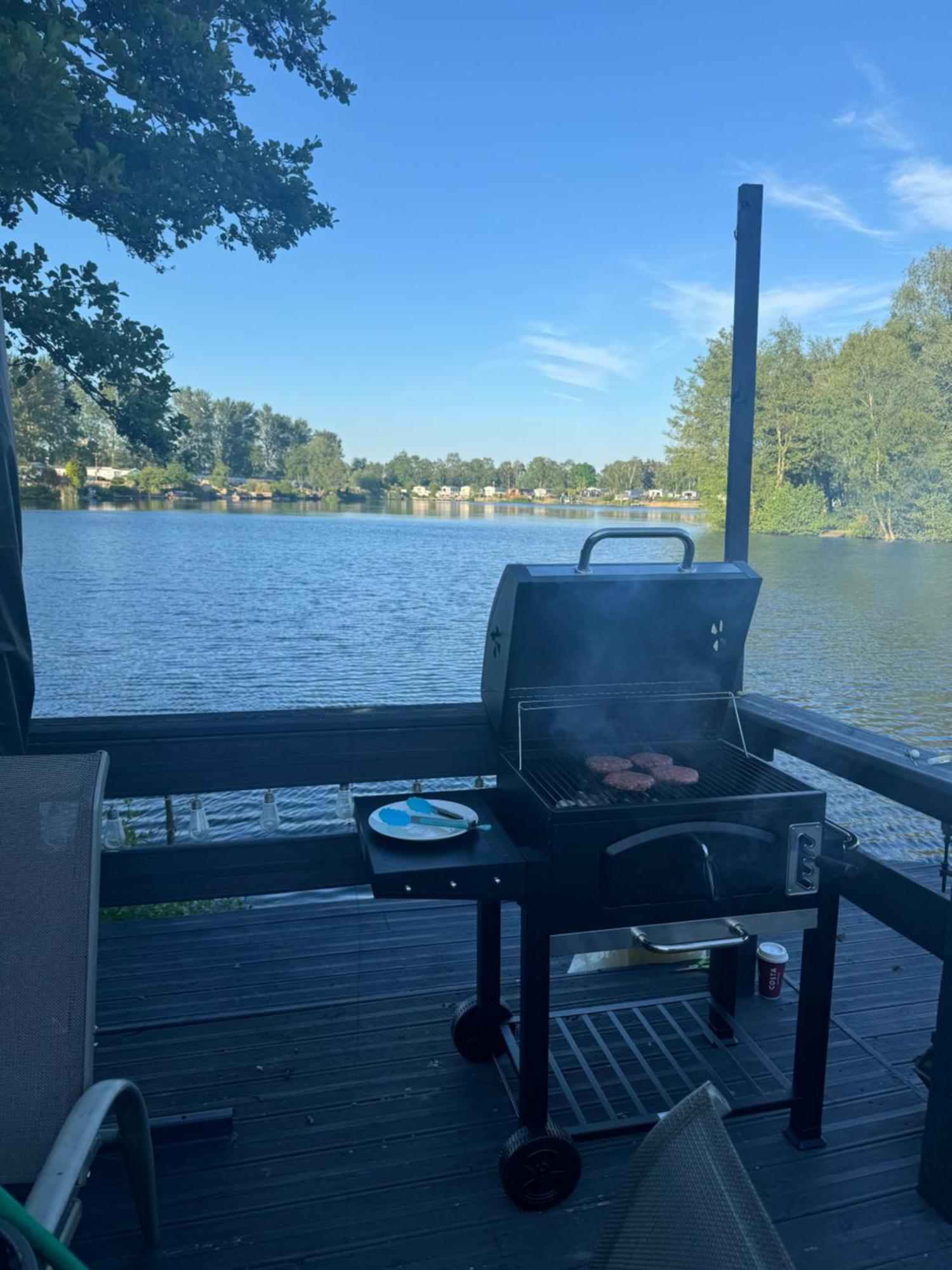 Lakeside Dorchester Lodge - Hot Tub With Fishing Peg Таттершолл Экстерьер фото